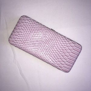 Pink faux snake-skin clutch 🌸